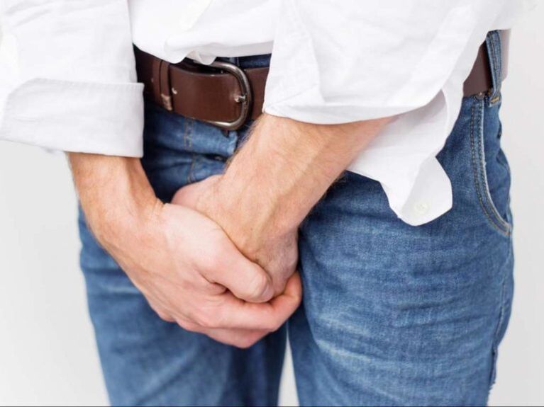 Akute Prostatitis bei einem Mann, der eine Behandlung mit Antibiotika erfordert.